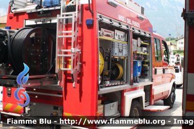 Iveco Daily IV serie restyle
Vigili del Fuoco
Distretto di Trento
Corpo Volontario di Lavis (TN)
polisoccorso allestimento Magirus
particolare lato dx
VF 2J5 TN
Parole chiave: Iveco Daily_IVserie_restyle VF2J5TN