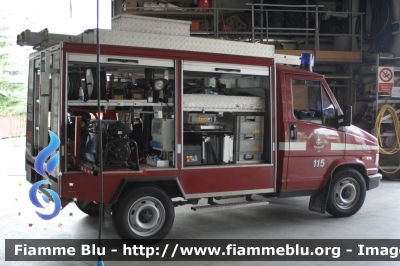 Fiat Ducato I serie II restyle 4x4
Vigili del Fuoco
Distretto di Trento
Corpo Volontario di Lavis (TN)
Polisocorso allestimento Rosenbauer
VF B34 TN
Parole chiave: Fiat Ducato_Iserie_IIrestyle_4x4 VFB34TN