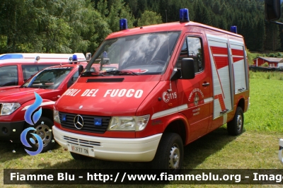 Mercedes-Benz Sprinter 4x4 I serie
Vigili del Fuoco
Unione Distrettuale di Fiemme
Corpo Volontario di Predazzo (TN)
allestimento Bai-Tecnica
VF F77 TN
Parole chiave: Mercedes-Benz Sprinter_4x4_Iserie VFF77TN