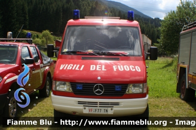 Mercedes Benz Sprinter 4x4 I serie
Vigili del Fuoco
Unione Distrettuale di Fiemme
Corpo Volontario di Predazzo (TN)
allestimento Bai-Tecnica
VF F77 TN
Parole chiave: Mercedes-Benz Sprinter_4x4_Iserie VFF77TN