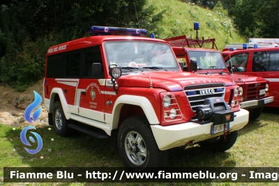 Iveco Massif
Vigili del Fuoco
Unione Distrettuale di Fiemme
Corpo Volontario di Predazzo (TN)
allestimento Magirus
VF 2K1 TN
Parole chiave: Iveco Massif VF2K1TN