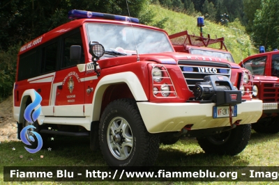 Iveco Massif
Vigili del Fuoco
Unione Distrettuale di Fiemme
Corpo Volontario di Predazzo (TN)
allestimento Magirus
VF 2K1 TN
Parole chiave: Iveco Massif VF2K1TN