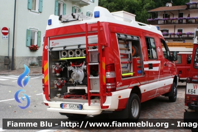 Mercedes Benz Sprinter III serie 4X4
Vigili del Fuoco
Unione Distrettuale di Fiemme
Corpo Volontario di Tesero (TN)
allestimento Brandschutz - Rosenbauer
VF 5H5 TN
Parole chiave: Mercedes-Benz Sprinter_IIIserie_4X4 VF5H5TN