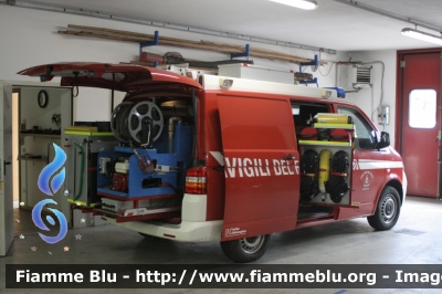 Volkswagen Transporter T5
Vigili del Fuoco
Distretto di Pergine Valsugana
Corpo Volontario di Calceranica al Lago (TN)
APS Prima Partenza 
allestimento Kolfer Fahrzeugbau
VF 7H5 TN
Parole chiave: Volkswagen Transporter_ T5 VF7H5TN