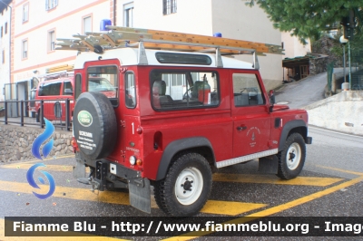 Land Rover Defender 90
Vigili del Fuoco
Distretto di Trento
Corpo Volontario di Sover (TN)
VF K94 TN
Parole chiave: Land_Rover Defender_90 VFK94TN