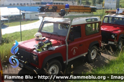 Land Rover Defender 90
Vigili del Fuoco
Distretto di Pergine Valsugana
Corpo Volontario di Bedollo (TN)
VF 1D8 TN
Parole chiave: Land_Rover Defender_90 VF1D8TN