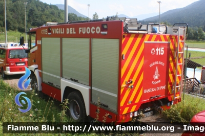 Iveco EuroCargo 135E24 4x4 I serie
Vigili del Fuoco
Distretto di Pergine Valsugana
Corpo Volontario di Baselga di Pinè (TN)
allestimento Magirus
VF F27 TN
Parole chiave: Iveco EuroCargo_135E24_4x4_Iserie VFF27TN