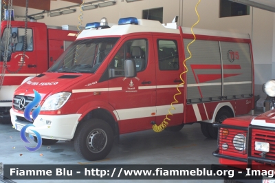 Mercedes-Benz Sprinter 4x4 III serie
Vigili del Fuoco
Distretto di Mezzolombardo
Corpo Volontario di Mezzolombardo (TN)
allestimento Brandschutz - Rosenbauer
VF 7H3 TN
Parole chiave: Mercedes-Benz Sprinter_4x4_IIIserie VF7H3TN