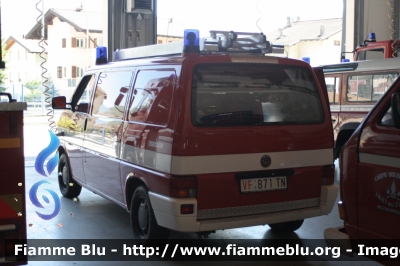 Volkswagen Transporter T4
Vigili del Fuoco
Distretto di Mezzolombardo
Corpo Volontario di Mezzolombardo (TN)
Polisoccorso allestimento Rosenbauer
VF B71 TN
Parole chiave: Volkswagen Transporter_T4 VFB71TN