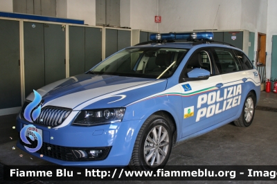 Skoda Octavia Wagon 4x4 IV serie
Polizia di Stato
Polizia Stradale in servizio sulla A22 "Modena-Brennero"
Allestita Bertazzoni
Decorazione Grafica Artlantis
Nuova Livrea
POLIZIA H9654
Parole chiave: Skoda Octavia_Wagon_4x4_IVserie POLIZIAH9654 Civil_Protect_2016