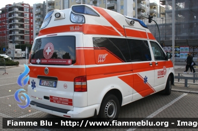 Volkswagen Transporter T5
Croce Bianca Bolzano - Weisses Kreuz Bozen
Ambulanza da Trasporto KTW 
Allestimento "Hornis Silverline" di Ambulanz Mobile
PC ZS0HE
Parole chiave: Volkswagen Transporter_T5 PCZS0HE civil_protect_2016