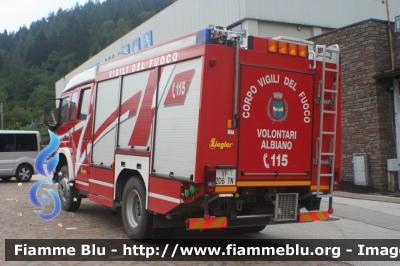 Mercedes-Benz Atego 1628 4x4 I serie
Vigili del Fuoco
Distretto di Trento
Corpo Volontario di Albiano (TN)
Allestimento Ziegler
VF 2D6 TN
Parole chiave: Mercedes-Benz Atego_1628_4x4_Iserie VF2D6TN