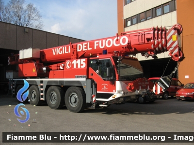 Liebherr LTM 1070-4.1
Vigili del Fuoco
Corpo Permanente di Trento
VF Y99 TN
Parole chiave: Liebherr LTM_1070-4.1 VFY99TN