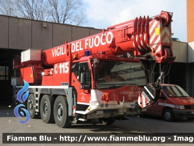 Liebherr LTM 1070-4.1
Vigili del Fuoco
Corpo Permanente di Trento
VF Y99 TN
Parole chiave: Liebherr LTM_1070-4.1 VFY99TN