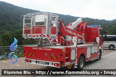 Iveco EuroCargo 110EL22 III serie 
Vigili del Fuoco
Distretto di Trento
Corpo Volontario di Albiano (TN)
Piattaforma Multitel-Pagliero
VF 0L6 TN
Parole chiave: Iveco EuroCargo_110EL22_IIIserie VF0L6TN