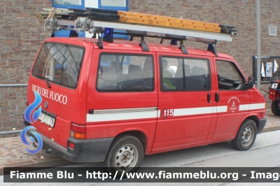 Volkswagen Transporter T4
Vigili del Fuoco
Distretto di Trento
Corpo Volontario di Albiano (TN)
VF F11 TN
Parole chiave: Volkswagen Transporter_T4 VFF11TN