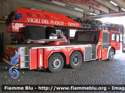 Mercedes-Benz Econic 2633 II serie
Vigili del Fuoco
Corpo Permanente di Trento
AutoScala da 32 metri allestimento Metz L32A
VF 0K3 TN
Parole chiave: Mercedes-Benz Econic_2633_IIserie VF0K3TN