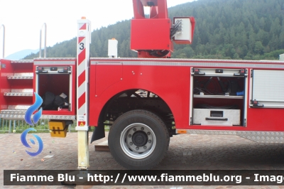 Iveco EuroCargo 110EL22 III serie 
Vigili del Fuoco
Distretto di Trento
Corpo Volontario di Albiano (TN)
Piattaforma Multitel-Pagliero
VF 0L6 TN
Parole chiave: Iveco EuroCargo_110EL22_IIIserie VF0L6TN