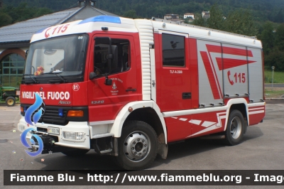 Mercedes-Benz Atego 1328 4x4 I serie
Vigili del Fuoco
Distretto di Trento
Corpo Volontario di Fornace (TN)
AutoPompaSerbatoio allestimento Rosenbauer
VF 1E3 TN
Parole chiave: Mercedes-Benz Atego_1328_4x4_Iserie VF1E3TN