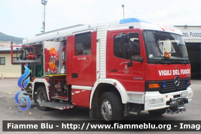 Mercedes-Benz Atego 1328 4x4 I serie
Vigili del Fuoco
Distretto di Trento
Corpo Volontario di Fornace (TN)
AutoPompaSerbatoio allestimento Rosenbauer
VF 1E3 TN
Parole chiave: Mercedes-Benz Atego_1328_4x4_Iserie VF1E3TN