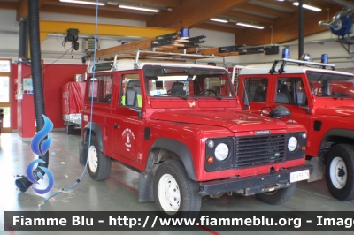 Land Rover Defender 90
Vigili del Fuoco
Distretto di Trento
Corpo Volontario di Cembra (TN)
VF K59 TN
Parole chiave: Land_Rover Defender_90 VFK59TN