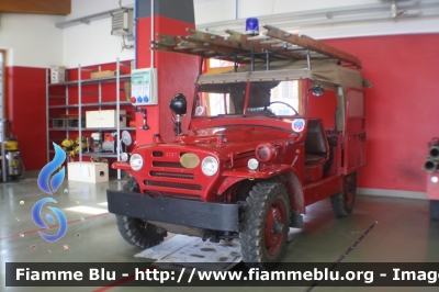 Fiat Campagnola
Vigili del Fuoco
Distretto di Trento
Corpo Volontario di Cembra (TN)
* veicolo storico *
Parole chiave: Fiat Campagnola