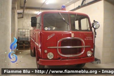 Fiat 662n1
Vigili del Fuoco
Distretto di Trento
Corpo Volontario di Cembra (TN)
mezzo appartenuto in precedenza al 
Corpo Volontario di Faver (TN)
VF 8F1 TN
* Mezzo Storico *
Parole chiave: Fiat 662n1 VF8F1TN