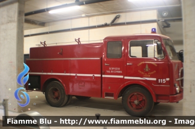 Fiat 662n1
Vigili del Fuoco
Distretto di Trento
Corpo Volontario di Cembra (TN)
mezzo appartenuto in precedenza al 
Corpo Volontario di Faver (TN)
VF 8F1 TN
* Mezzo Storico *
Parole chiave: Fiat 662n1 VF8F1TN