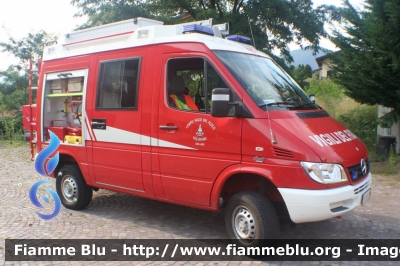 Mercedes Benz Sprinter 4x4 II serie
Vigili del Fuoco
Distretto di Trento
Corpo Volontario di Lona-Lases (TN)
VF 8A3 TN
Parole chiave: Mercedes_Benz Sprinter_4x4_IIserie VF8A3TN