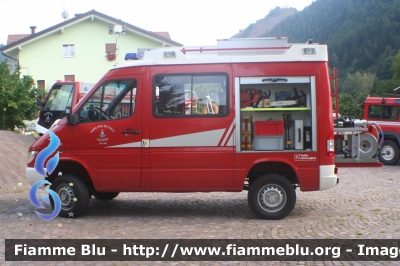 Mercedes Benz Sprinter 4x4 II serie
Vigili del Fuoco
Distretto di Trento
Corpo Volontario di Lona-Lases (TN)
VF 8A3 TN
Parole chiave: Mercedes_Benz Sprinter_4x4_IIserie VF8A3TN