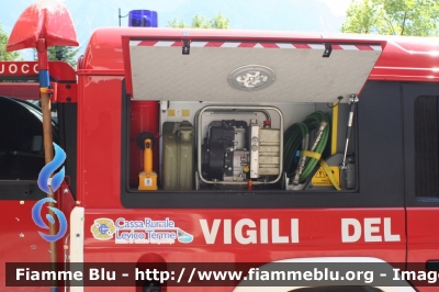 Iveco Massif 3.0HPT
Vigili del Fuoco
Distretto di Pergine Valsugana
Corpo Volontario di Levico Terme (TN)
Allestimento Iveco-Magirus
Vano laterale destra
VF 7H8 TN
Parole chiave: iveco massif VF7H8TN