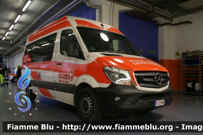 Mercedes-Benz Sprinter III serie restyle
Croce Bianca Provinciale Bolzano - Weisses Landesleitung Kreuz Bozen
PC ZS0NH
Parole chiave: Mercedes-Benz Sprinter_IIIserie_restyle PCZS0NH Civil_Protect_2016