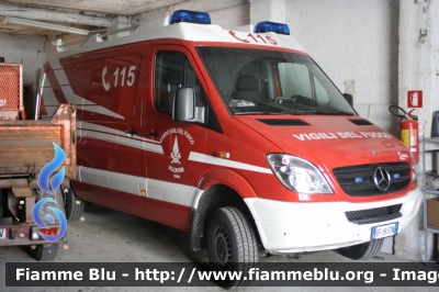 Mercedes Benz Sprinter III serie
Vigili del Fuoco
Distretto di Pergine Valsugana
Corpo Volontario di Tenna (TN)
VF 8K8 TN
Parole chiave: Mercedes_Benz Sprinter_IIIserie VF8K8TN