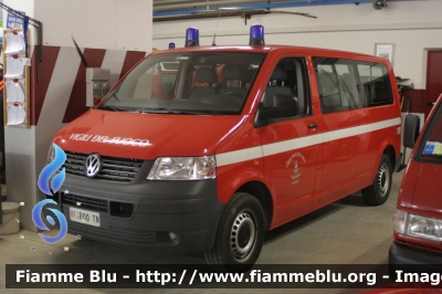 Volkswagen Transporter T5
Vigili del Fuoco
Distretto di Trento
Corpo Volontario di Mattarello (TN)
VF B00 TN
Parole chiave: Volkswagen Transporter_T5 VFB00TN