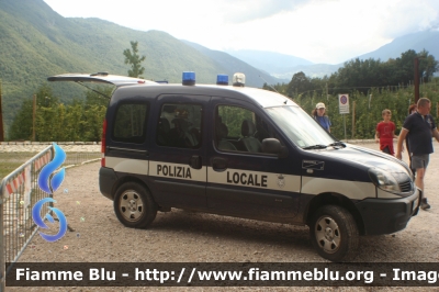 Renault Kangoo 4x4 I serie restyle
Corpo Intercomunale di Polizia Locale Anaunia (TN)
Parole chiave: Renault Kangoo_4x4_Iserie_restyle