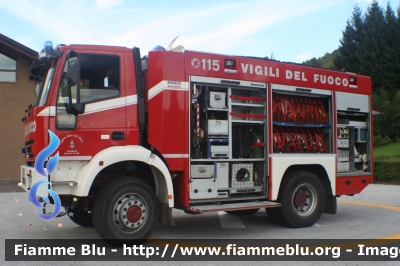 Iveco EuroCargo 135E24 4x4 I serie
Vigili del Fuoco
Distretto di Pergine Valsugana
Corpo Volontario di Baselga di Pinè (TN)
allestimento Magirus
VF F27 TN
Parole chiave: Iveco EuroCargo_135E24_4x4_Iserie VFF27TN