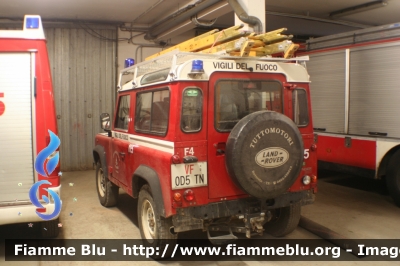 Land Rover Defender 90
Vigili del Fuoco
Distretto della Vallagarina
Corpo Volontario di Folgaria (TN)
VF 0D5 TN
Parole chiave: Land-Rover Defender_90 VF0D5TN