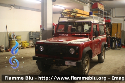 Land Rover Defender 90
Vigili del Fuoco
Distretto della Vallagarina
Corpo Volontario di Folgaria (TN)
VF 0D5 TN
Parole chiave: Land-Rover Defender_90 VF0D5TN