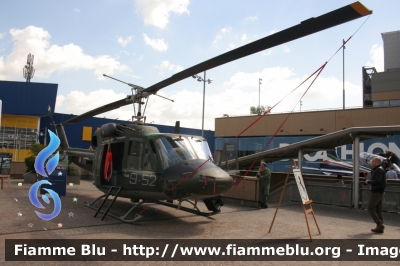 Agusta-Bell AB 212
Aeronautica Militare Italiana
9° Stormo F. Baracca
9-52
Esposizione a Porte di Roma 2016
Parole chiave: Agusta-Bell AB_212 9-52