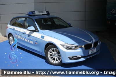 Bmw 320 F31 Touring
Polizia di Stato
Polizia Stradale in servizio sulla rete autostradale di Autostrade per l'Italia
Autovettura allestita Marazzi
Decorazione Grafica Artlantis
POLIZIA H8913
Parole chiave: Bmw 320_F31_Touring POLIZIAH8913