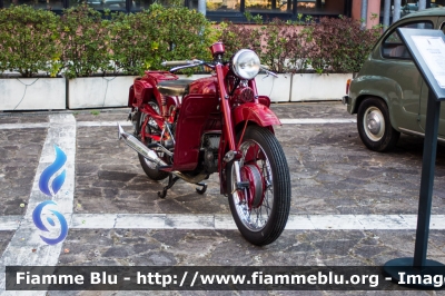 Moto Guzzi Falcone 500
Polizia di Stato
Polizia Stradale
POLIZIA 27920

70° Polizia Stradale
Parole chiave: Moto_Guzzi Falcone_500 POLIZIA27920