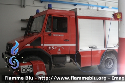 Unimog U100L
Vigili del Fuoco
Distretto della Val Di Sole
Corpo Volontario di Pellizzano (TN)
allestimento Fulmix
VF F36 TN
Parole chiave: Unimog U100L VFF36TN