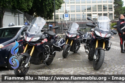 Aprilia Caponord 1200 III serie
Carabinieri
Nucleo Operativo Radiomobile
CC A4805
CC A4871
CC A4807
Parole chiave: Aprilia Caponord_1200_IIIserie CCA4871 CCA4805 CCA4807