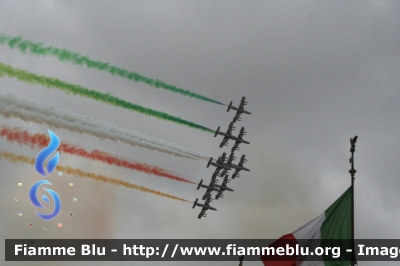 Aermacchi MB339PAN
Aeronautica Militare Italiana
313° Gruppo Addestramento Acrobatico
Stagione esibizioni 2016
Festa della Repubblica 2016
Parole chiave: Aermacchi MB339PAN Festa_della_Repubblica_2016