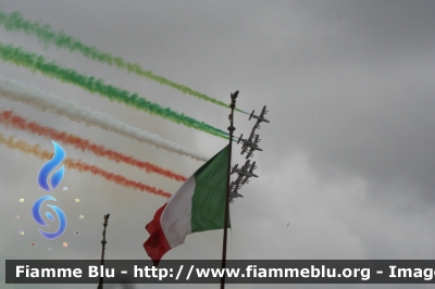 Aermacchi MB339PAN
Aeronautica Militare Italiana
313° Gruppo Addestramento Acrobatico
Stagione esibizioni 2016
Festa della Repubblica 2016
Parole chiave: Aermacchi MB339PAN Festa_della_Repubblica_2016