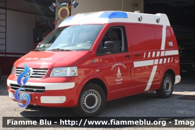 Volkswagen Transporter T5
Vigili del Fuoco
Distretto di Pergine Valsugana
Corpo Volontario di Caldonazzo (TN)
Polisoccorso allestimento Brandshutz-Rosenbauer
VF 7H4 TN
Parole chiave: Volkswagen Transporter_T5 VF7H4TN