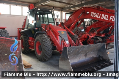 JCB 4CX
Vigili del Fuoco
Comando Provinciale di Roma
G.O.S. (Gruppo Operativo Speciale) Lazio
VF 21659
Parole chiave: JCB 4CX VF21659