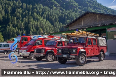 Land-Rover Defender 130
Vigili del Fuoco
Distretto della Val Di Sole
Corpo Volontario di Ossana (TN)
VF 0E2 TN
Parole chiave: Land-Rover Defender_130 VF0E2TN