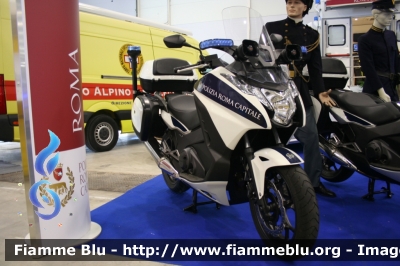 Honda Integra 750
Polizia Roma Capitale
in esposizione a
Emergency Expo 2015
Parole chiave: Honda Integra_750 emergency_expo_2015