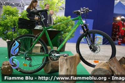 Mountain Bike
Corpo Forestale dello Stato
Servizio Velomontato
in esposizione a
Emergency Expo 2015
Parole chiave: Mountain Bike emergency_expo_2015